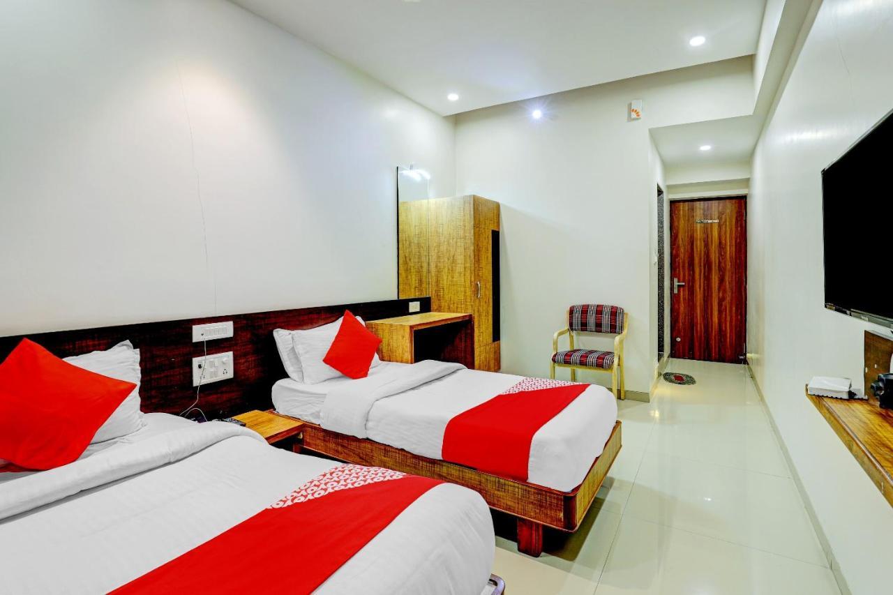 Oyo 77491 Hotel Shreenath Valsad Ngoại thất bức ảnh