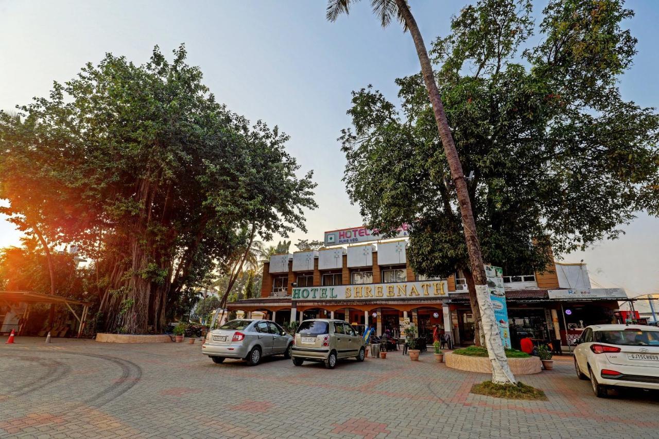 Oyo 77491 Hotel Shreenath Valsad Ngoại thất bức ảnh