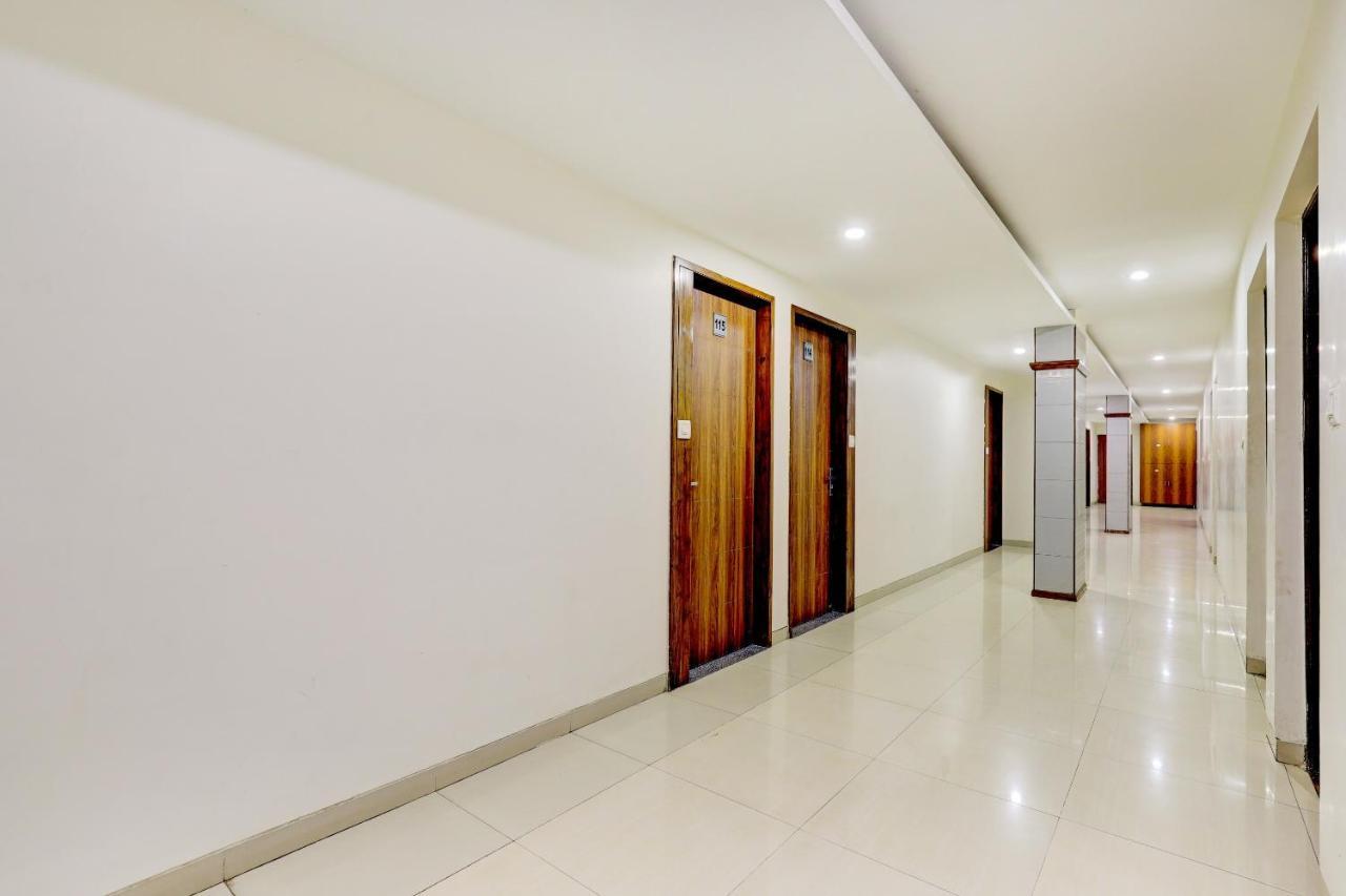 Oyo 77491 Hotel Shreenath Valsad Ngoại thất bức ảnh