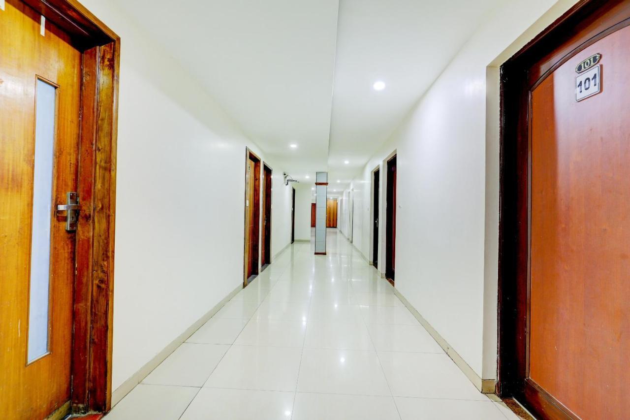 Oyo 77491 Hotel Shreenath Valsad Ngoại thất bức ảnh